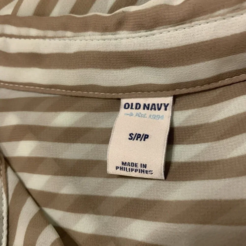 Old Navy. Size SP. Long Sleeve, Button Down, Sheer Shirt. Button Cuffs. B22 - Picture 7 of 7